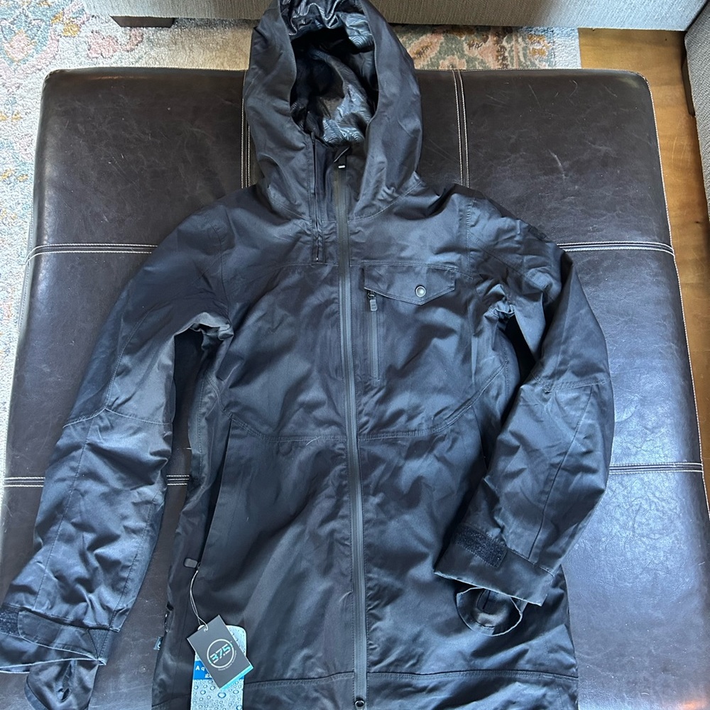 BRAND NEW Women’s Ski/Snowboard Jacket. 20K waterproof. Great jacket!